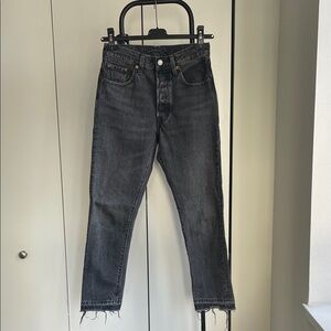 Levi's Women's Middle Grey 501 Skinny Jeans W24 L26. Frayed bottom